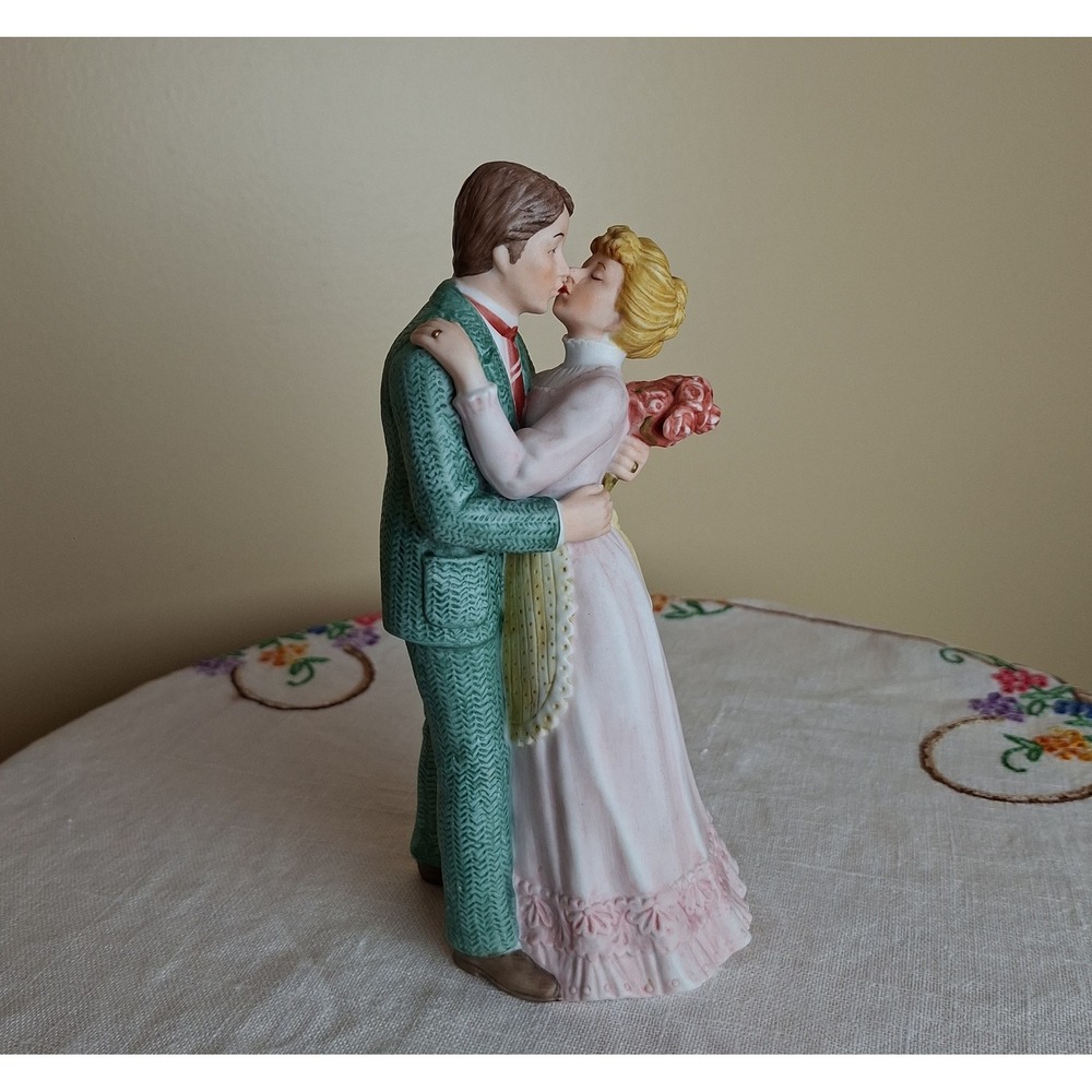 Enesco Treasured Memories The Newlyweds Figurine Pink Green 1987 Limited Edition